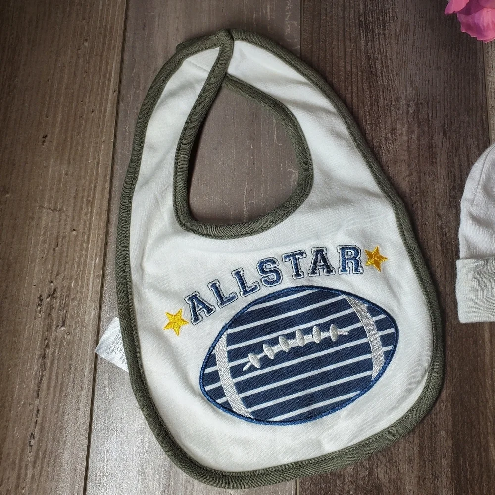 Converse All-Star Baby Boy Beanie Hat and Bib Bundle Size 0-6m NWOT